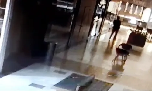 Ladrão passa a noite em shopping e furta produtos de joalheria; veja