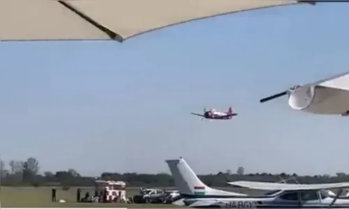 Avião cai em show aéreo e deixa dois mortos; vídeo mostra queda