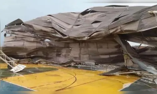 Teto de quadra de escola desaba e mata criança durante temporal