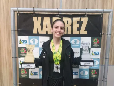 Helen Ramazzotte é campeã brasileira de xadrez na categoria sub 18