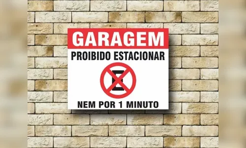 Sem paciência, homem ameaça idoso após estacionar errado; entenda