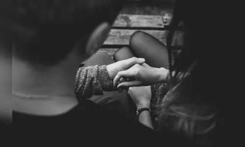 Jovem vai na casa do namorado e 'visita' vira caso de polícia; entenda