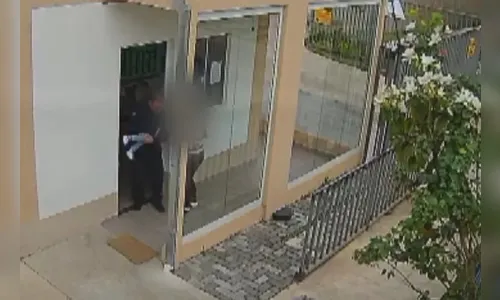 Porteiro salva bebê engasgado com brócolis no Paraná; veja o vídeo