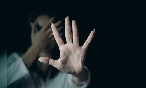 Mulher de 51 anos é agredida e tem celular tomado pelo ex na região