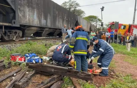 O acidente ocorreu no início da tarde deste sábado