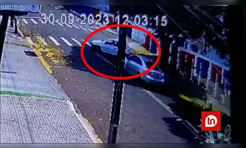 Câmera flagra acidente entre Gol e Cruze no centro de Apucarana; veja