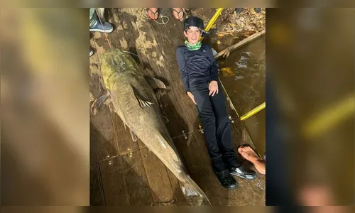 Menino de 10 anos captura jaú do tamanho dele no Rio Pardo: 'Deu medo'