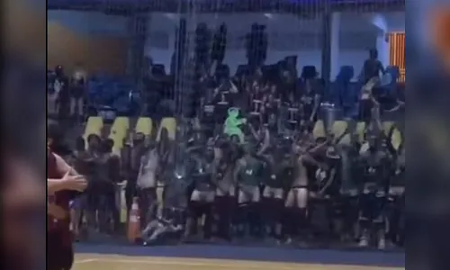 Alunos da Unisa se masturbam em jogo de vôlei feminino; vídeo