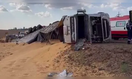 Passageira de carreta morre em capotamento na PR-182