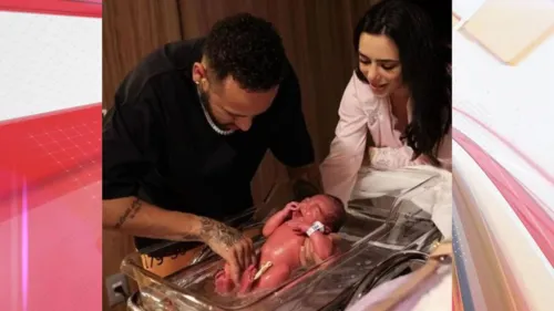 O casal compartilhou a alegria do nascimento da filha com o mundo através de fotos postadas em suas redes sociais.