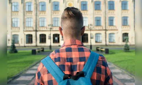 Indo para escola, jovem apanha em rua do PR para 'esquecer o passado'