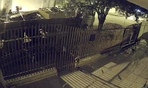 Homem tem motocicleta roubada e é baleado por assaltantes em Maringá