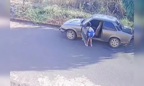 Casal briga, marido vai para o bar e esposa se vinga incendiando carro