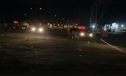 Dois bandidos morrem e um policial fica ferido em confronto no PR