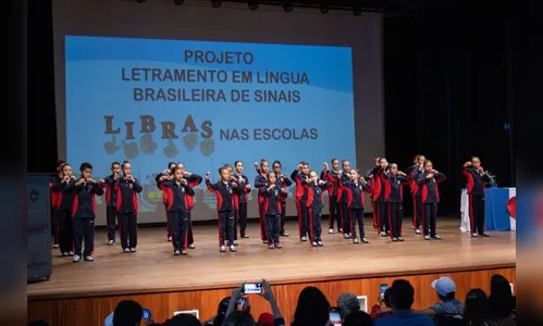 Ensino de língua de sinais completa um ano na rede municipal