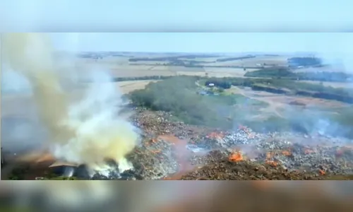 Depósito de madeira da prefeitura é atingido por incêndio