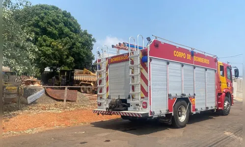 Pane elétrica provoca incêndio em caminhão caçamba em Apucarana