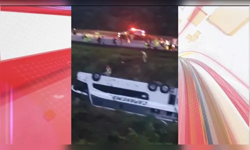 VÍDEO: Veja como ficou ônibus que tombou com 53 a bordo no PR