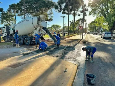 Obras são feitas na praça