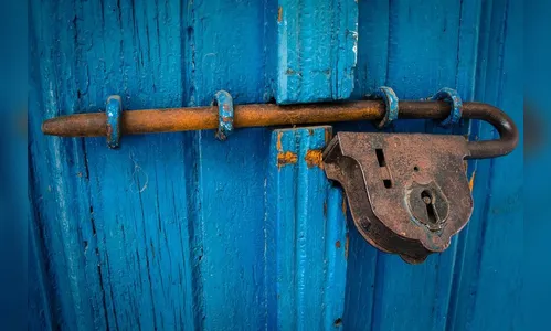 Esposa é trancada em casa e ameaçada de morte pelo marido em Arapongas