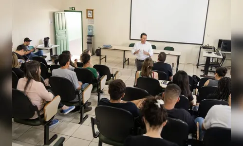 Prefeito ministra palestra sobre gestão pública para alunos da Unespar