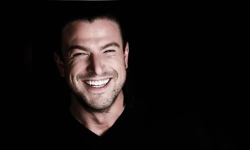 Dentista dos famosos morre aos 35 anos após bater cabeça em piscina