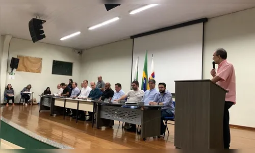 Durante sessão da Câmara, diretor da Unespar lamenta evasão escolar
