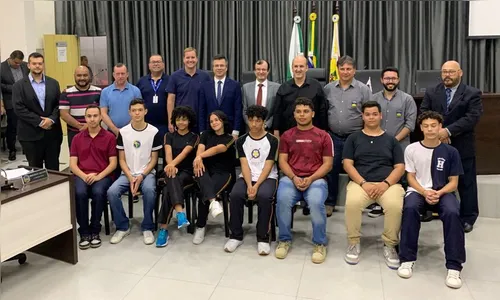 Estudantes são empossados no Parlamento Jovem de Apucarana