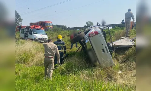 Idoso de 71 anos fica ferido após capotar carro em Apucarana