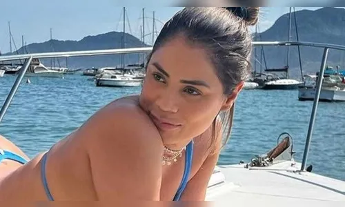 Solteira, Lexa ignora polêmica e ostenta corpaço