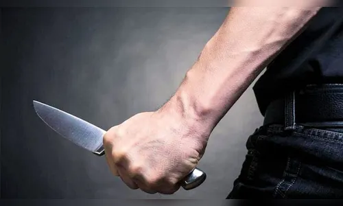 Homem ameaça ex com faca e é contido pela filha do casal em Apucarana