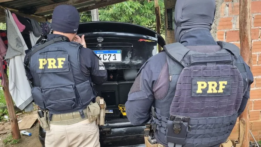 A operação cumpriu 12 mandados de busca e apreensão