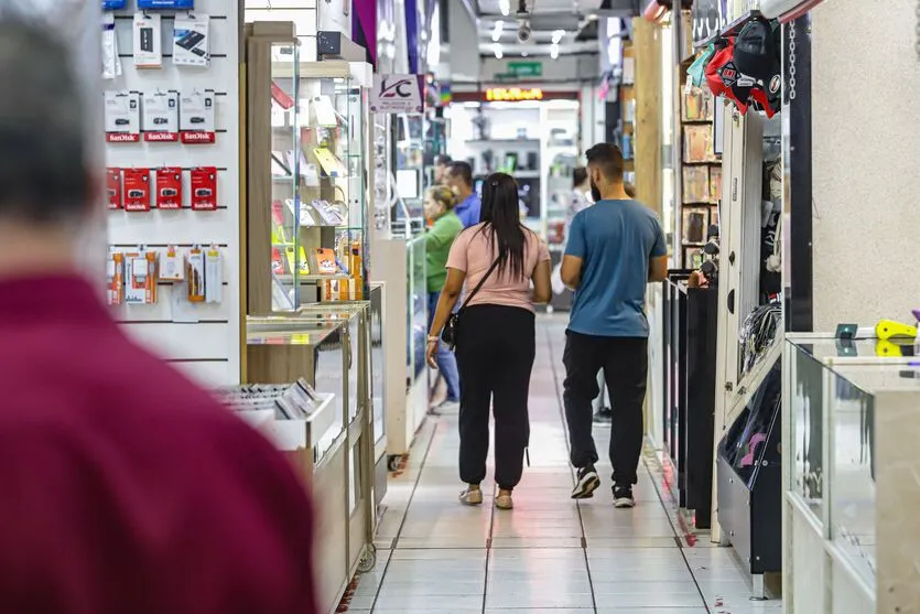 Comércio em shopping popular na cidade de Londrina