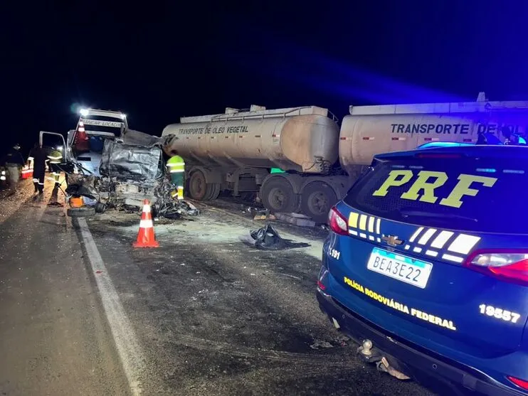 A batida foi no KM 318 da PR-277 por volta das 19 horas