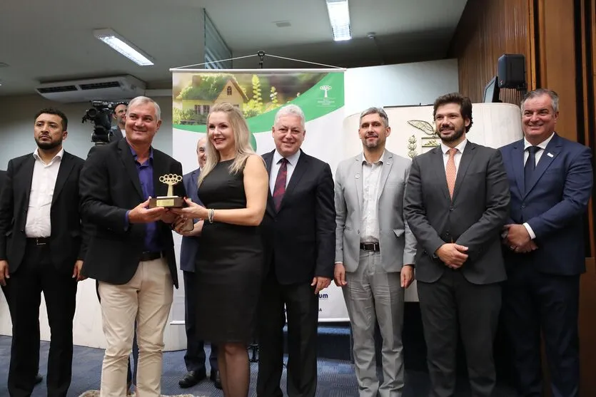 A cerimônia de encerramento foi realizada durante a Sessão Solene na Assembleia Legislativa do Paraná