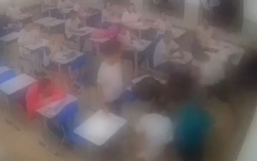 A escola acionou o pai do estudante e as autoridades policiais