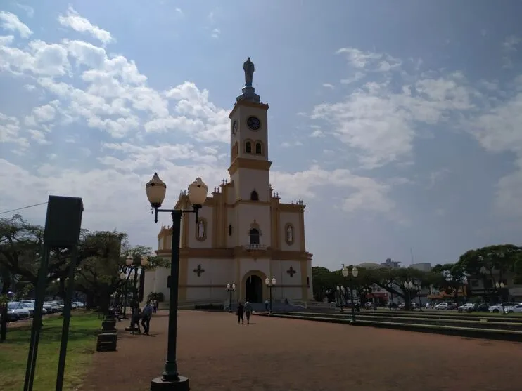 A mínima prevista para o dia é de 22°C.