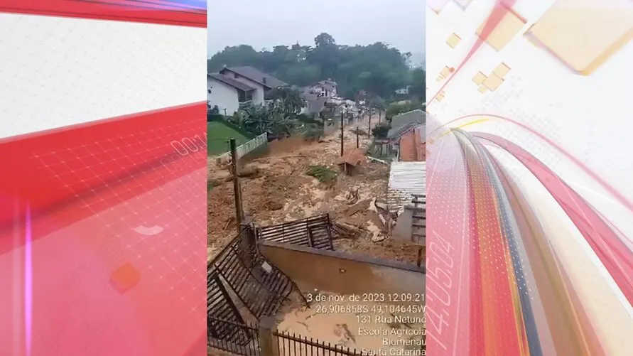 Avalanche de lama tomou rua em Blumenau