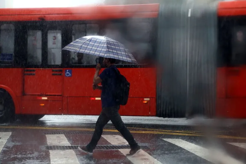 Chuva intensa é esperada no Paraná nos próximos dias