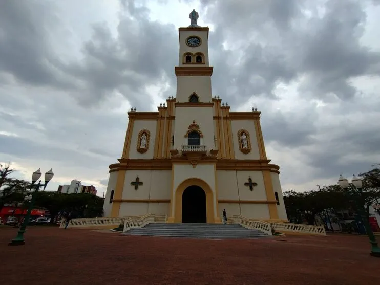 Há possibilidade de ocorrência de chuva para a terça-feira (17)