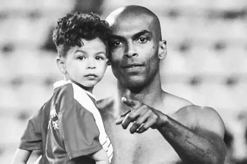 Morreu o filho do zagueiro brasileiro Naldo, Davi, de apenas 4 anos