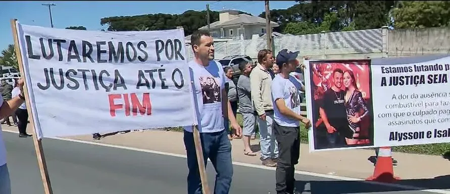 Protesto foi no trecho da BR-116 onde a batida aconteceu