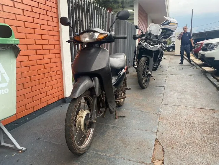 Rocam prende rapaz de 21 anos e apreende moto adulterada em Apucarana