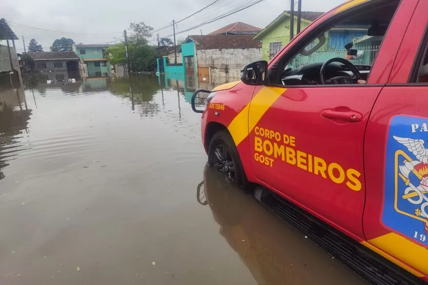 Temporais iniciados na última sexta-feira (27) estão causando interrupções de fornecimento de serviços no estado