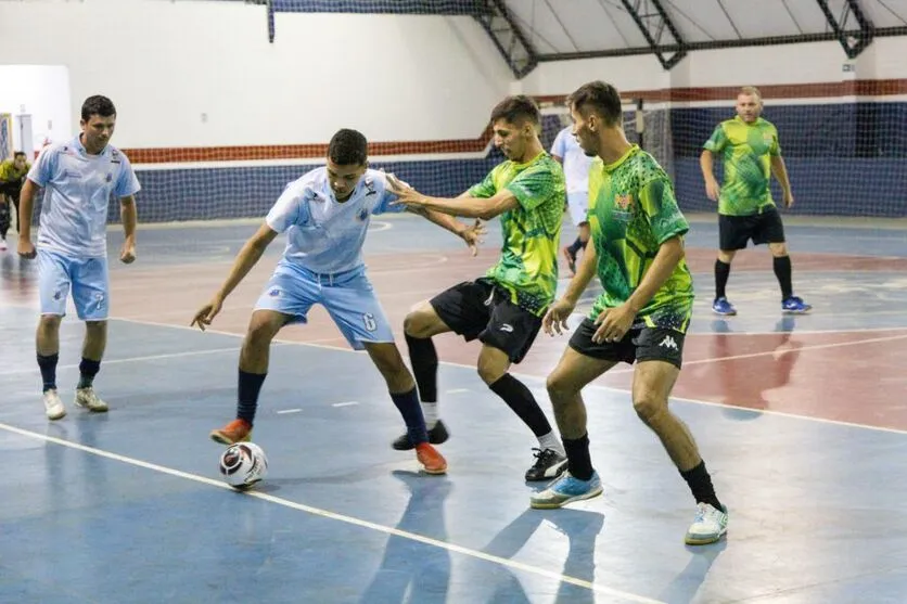 Times jogam no Complexo Esportivo Estação Cidadania