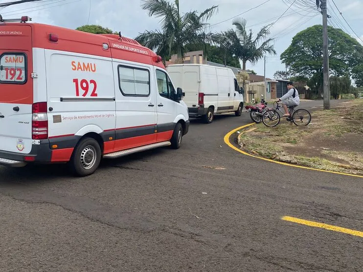 Vítima foi socorrida pelo pelo Serviço Móvel de Atendimento de Urgência (Samu)