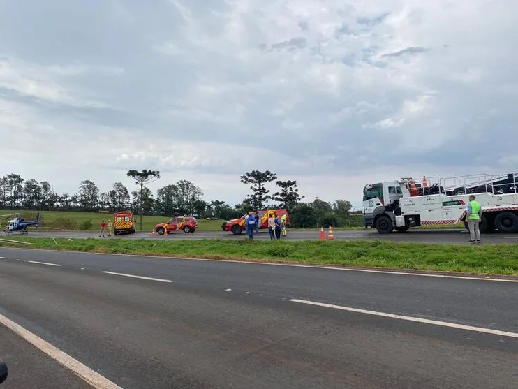 Vítimas estavam em uma carreta que tombou no quilômetro 212 da BR-376