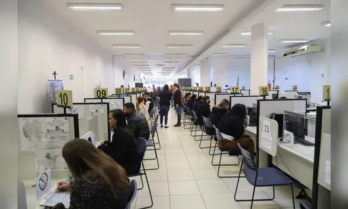 Paraná começa a semana com 15,1 mil vagas de emprego; confira