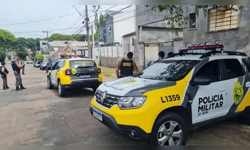 Ladrões armados invadem loja de carros de luxo e rendem funcionários