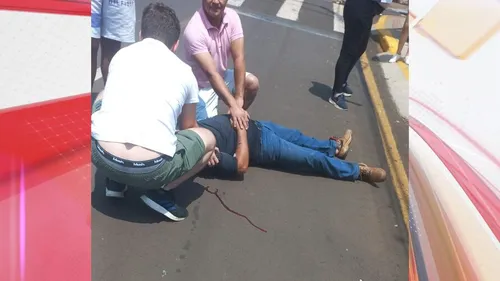 A ambulância avançada do Serviço de Atendimento Móvel de Urgência (Samu) foi acionada e prestou os primeiros atendimentos ao motociclista.